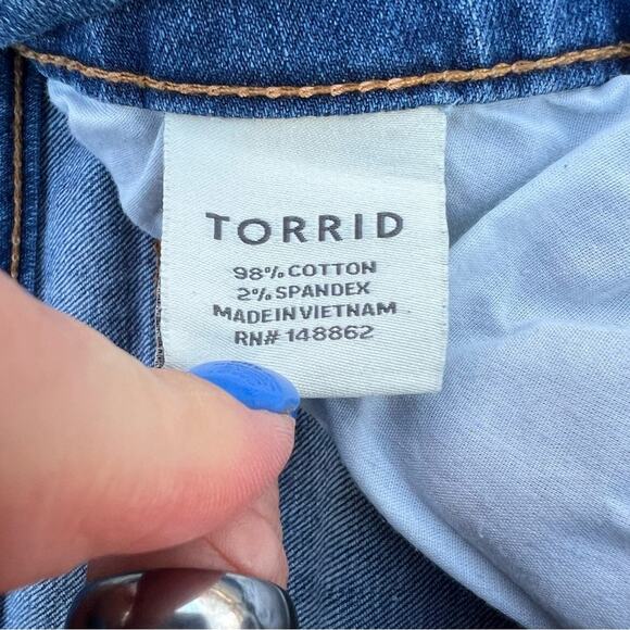 Torrid boyfriend stretch distressed front jeans Size 10 - Picture 5 of 5